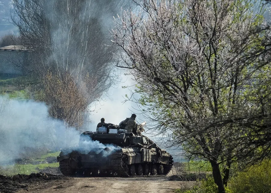 Ukrainian service members ride a tank, as Russia's attack on Ukraine continues, near the front line city of Bakhmut, Ukraine, 10 April 2023. (Oleksandr Klymenko/File Photo/Reuters)