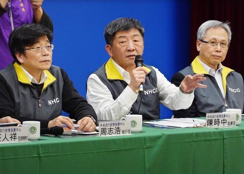 Chen Shih-chung (center), commander of the Central Epidemic Command Centre. (Internet)