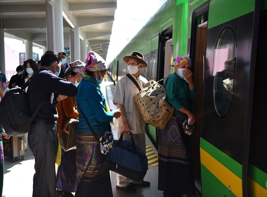 This photo taken on 4 December 2021 shows passengers boarding the China-Laos railway at Xishuangbanna Railway Station in Jinghong city, Yunnan province, China. (CNS)