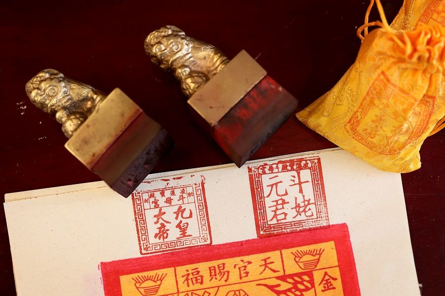 Ling Lian Bao Dian Kew Ong Yah's seals that have been preserved for decades.