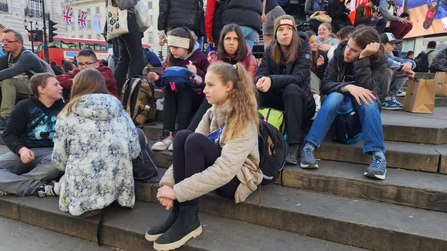 Young people in Trafalgar Square, London, on 3 May 2023. (Photo: Candice Chan)