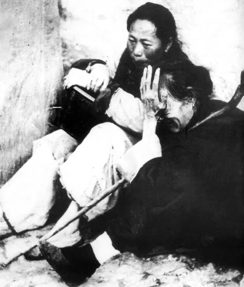 In 1962, Guangdong experienced a refugee crisis, with a large number of starving people fleeing to the Hong Kong border.