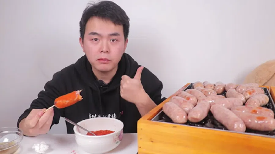 Screengrab from Baituo le Xiaoxiang Ge's Youtube channel. (Youtube/拜托了小翔哥)