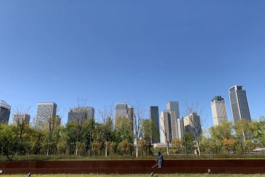 There are more greenery and space in Xiangluowan than in Beijing.