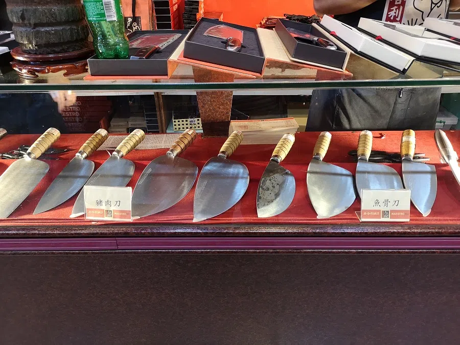 All sorts of knives can be made from upcycled metal.