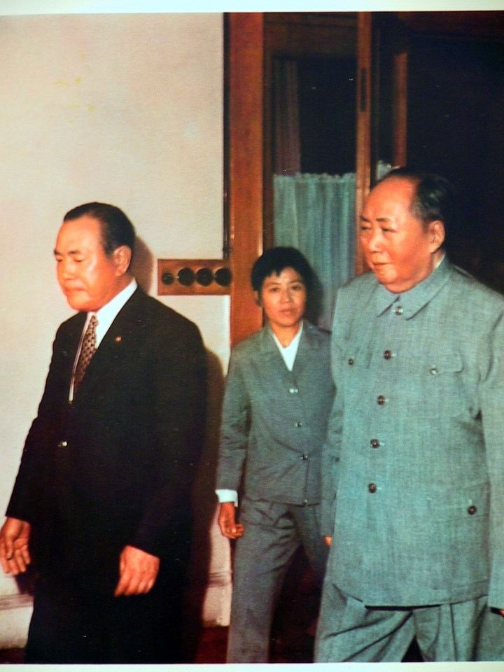 In September 1972, Japanese Prime Minister Tanaka Kakuei met with Chairman Mao Zedong of the Chinese Communist Party, and Lin Liyun (centre) served as Mao Zedong's Japanese interpreter.