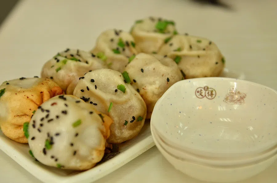 Pan-fried dumplings, a traditional Hangzhou snack. (iStock)