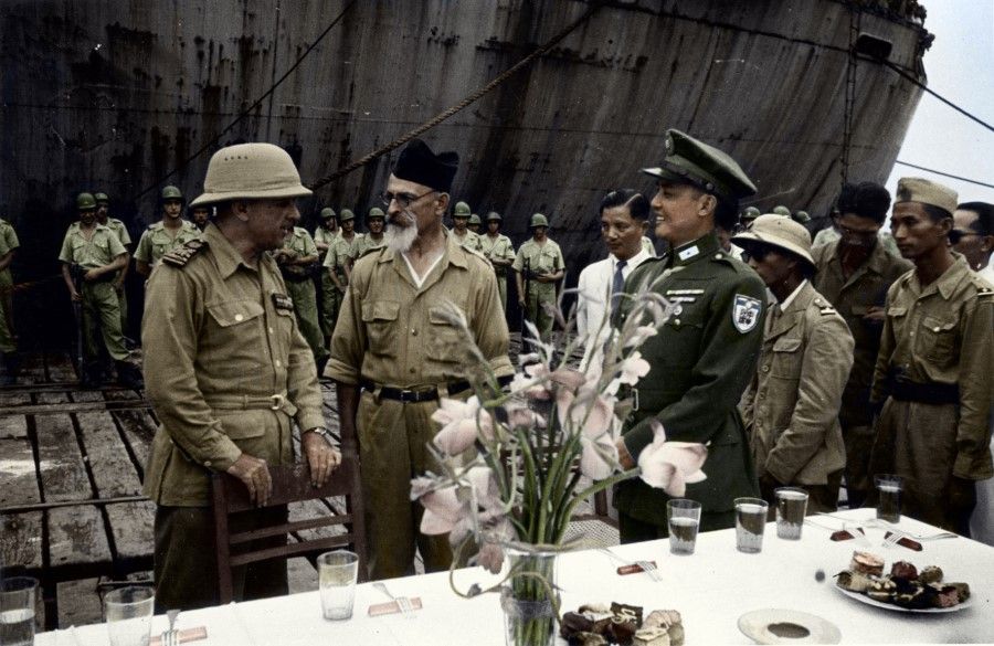 In early October 1945, members of the French colonial government took a naval ship back to Vietnam. While hindered by Chinese troops for a time, there was a handover in the end. At this point, the Communist Party of Vietnam had accepted the support of the Chinese army, and was prepared for a long-term fight with the French colonial government.