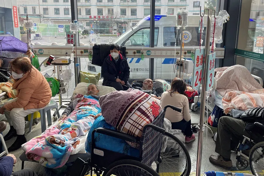 Patients lie on beds in the emergency department of a hospital in Shanghai, China, 5 January 2023. (Staff/File Photo/Reuters)