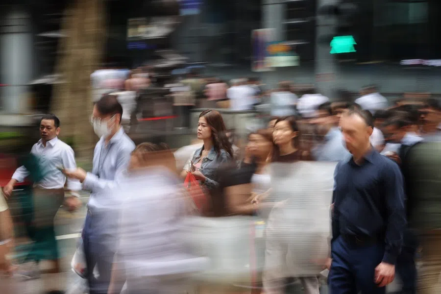 Office workers at Raffles Place in Singapore, on 23 January 2025. (SPH Media)