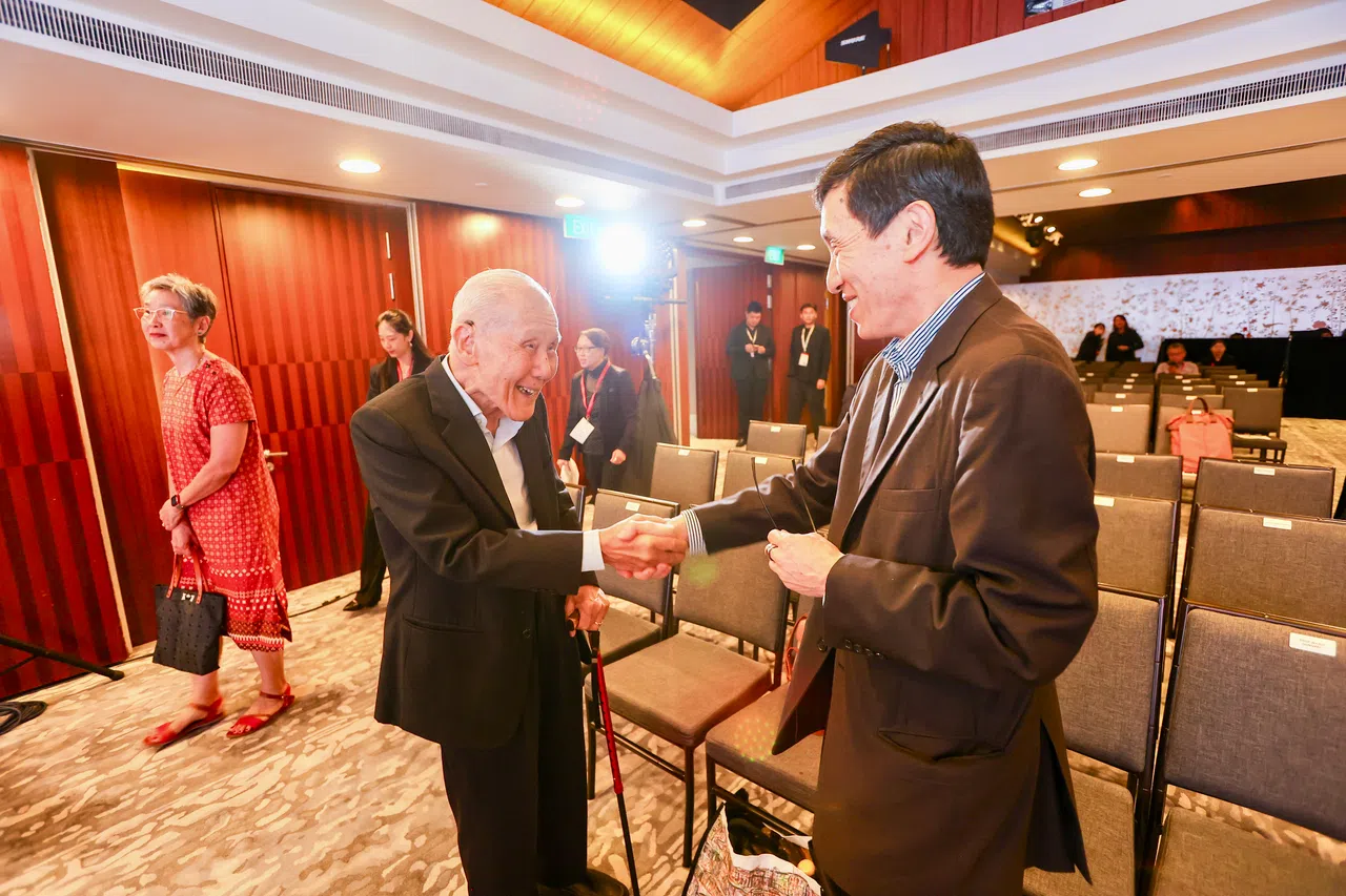 Prof Wang Gungwu and Prof Yasheng Huang shake hands at the ThinkChina Forum on 28 March 2025 at The Capitol Kempinski Hotel. (SPH Media)