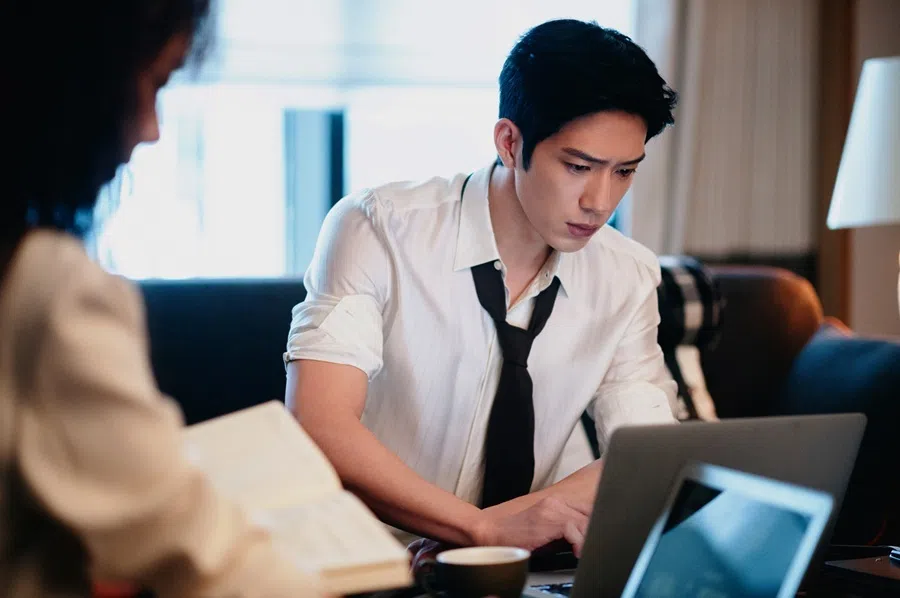 Scene in Chinese drama The Early Spring.