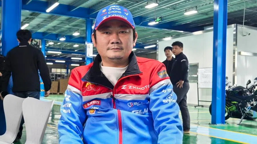 After winning the motorcycle championship, Zhang Xue gave a media interview at his factory in Chongqing, April 2026 (ZXMOTO)