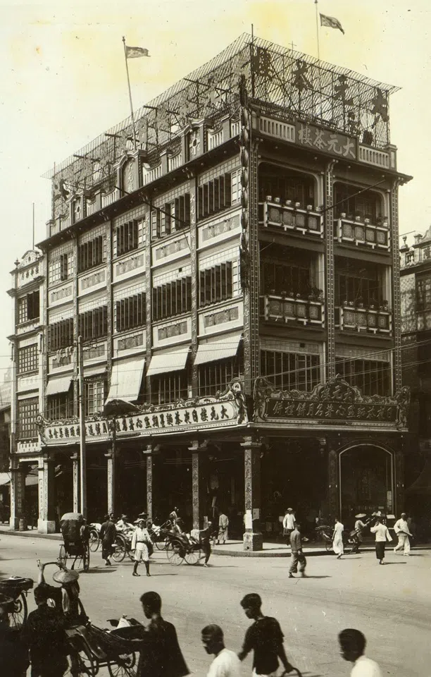 The grand and ornate Dayuan Teahouse in central Guangzhou in the 1930s.
