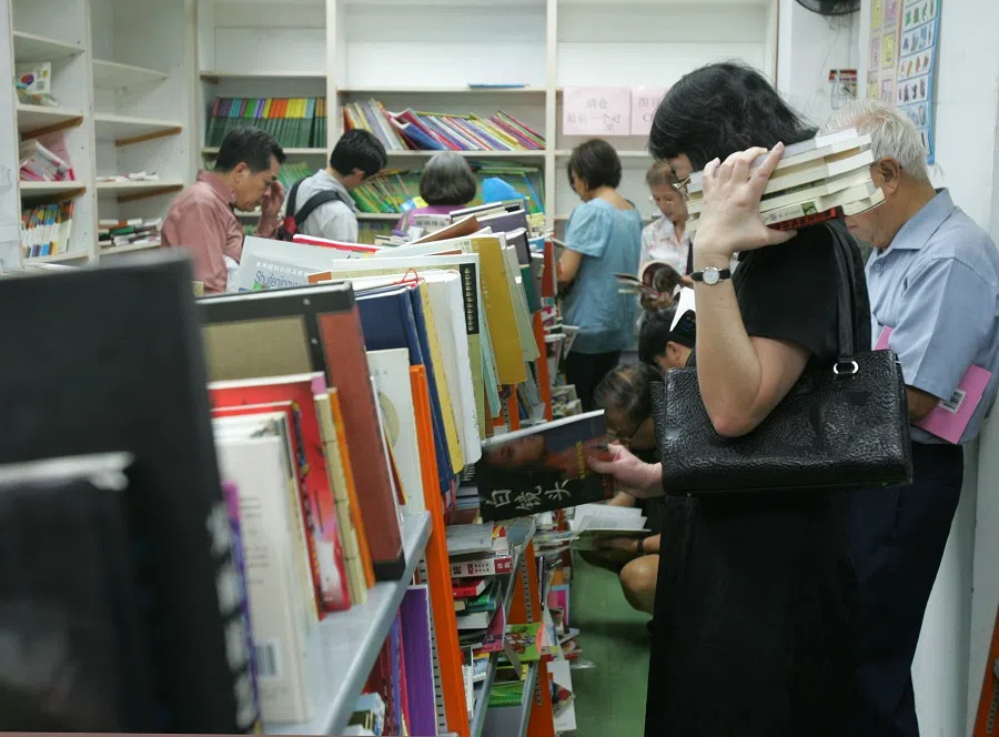 Closing of the Shanghai Book Company after 83 years in Singapore. (SPH)