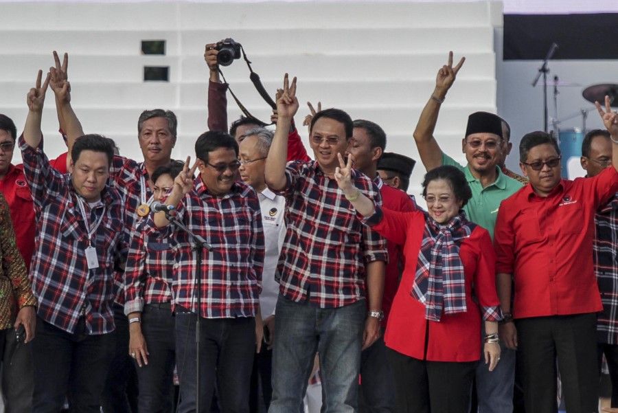 Former Jakarta governor Basuki Tjahaja Purnama (front row, third from left) and former president Megawati Sukarnoputri (front row, fourth from left), at a campaign concert in Senaya, 4 February 2017. (SPH)