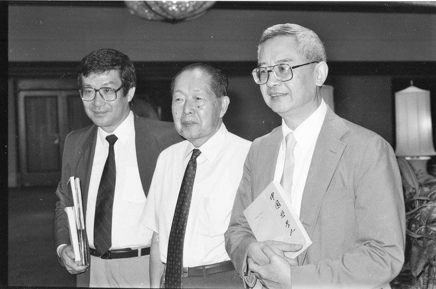 (left to right) Professors Tu Wei-ming, Wu Teh Yao, and Yü Ying-shih participated in the preparatory works of a conference on Confucianism in 1988, Singapore. (SPH)