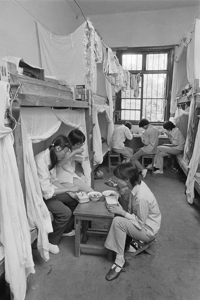 Female university dormitory in Suzhou, 1984. (Photo: Koichi Saito)