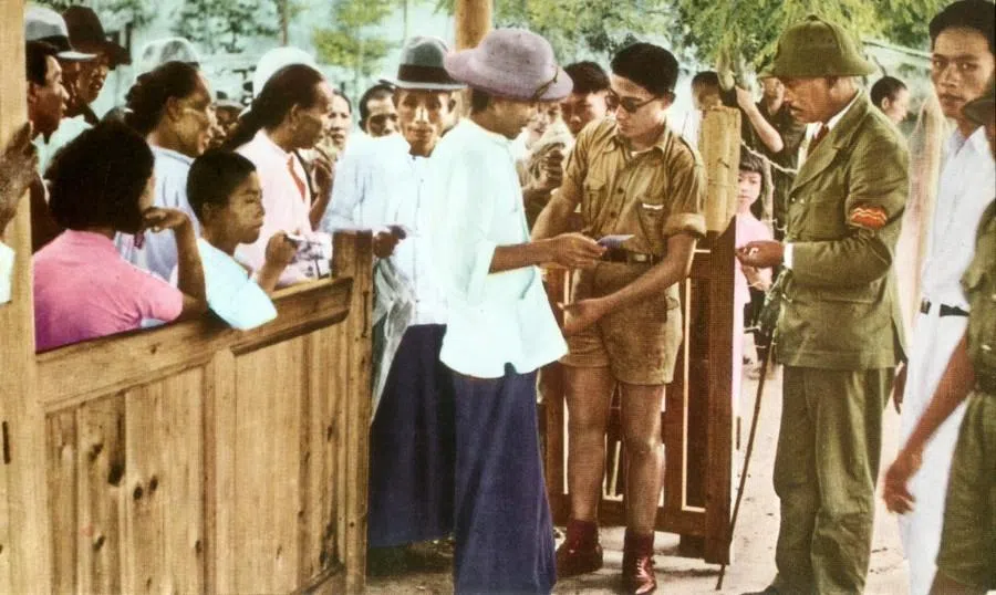 A security unit working for the Japanese army inspects travellers entering Gulangyu during the Japanese occupation of Xiamen.