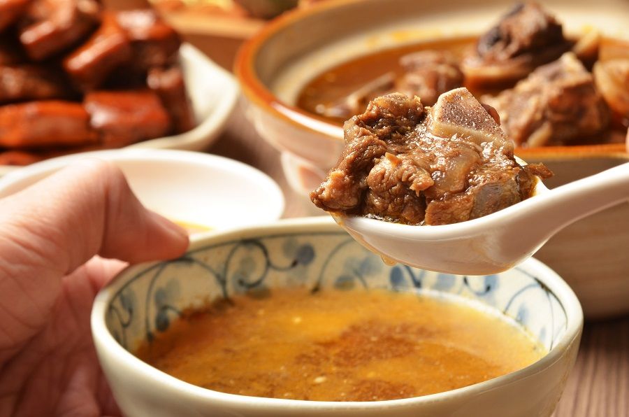 Generous chunks of mutton keep the foodie heart happy and the body warm. (iStock)