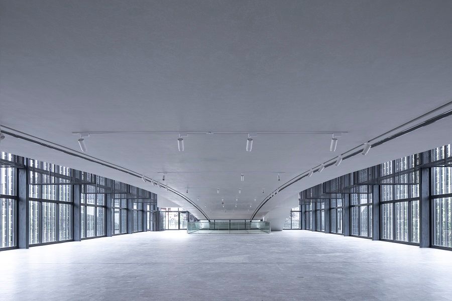 Chang Yung Ho, Jishou Art Museum, exhibition hall under concrete bridge, Jishou, 2019. (Photo: Tian Fangfang)