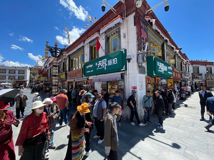 Travel photography studios line the street in Lhasa, Tibet. (Photo: Wong Siew Fong)