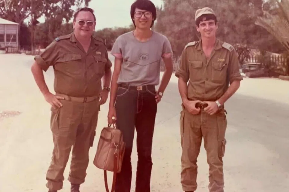 [Photos] I was in Israel in 1984: Where rifle and bible are one
