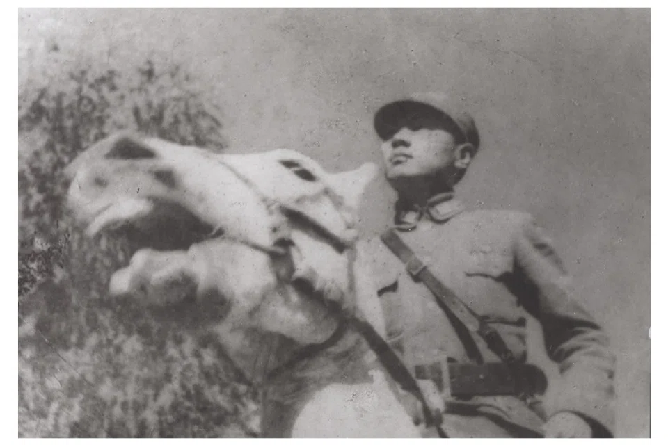 Chiang Hsun's father riding a horse. (Photo provided by Chiang Hsun)