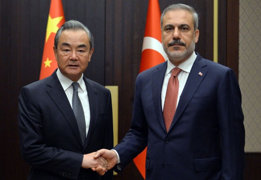 Turkish Foreign Minister, Hakan Fidan (right) welcomes his Chinese counterpart and Director of the Office of the Central Foreign Affairs Commission Wang Yi (left) in Ankara, on 26 July 2023. (AFP)