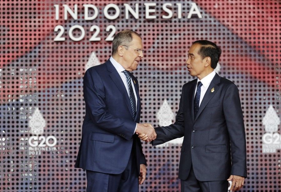 Indonesian President Joko Widodo greets Russia's Foreign Minister Sergei Lavrov as he arrives for the G20 Leaders' Summit in Bali, Indonesia, 15 November 2022. (Mast Irham/Reuters)