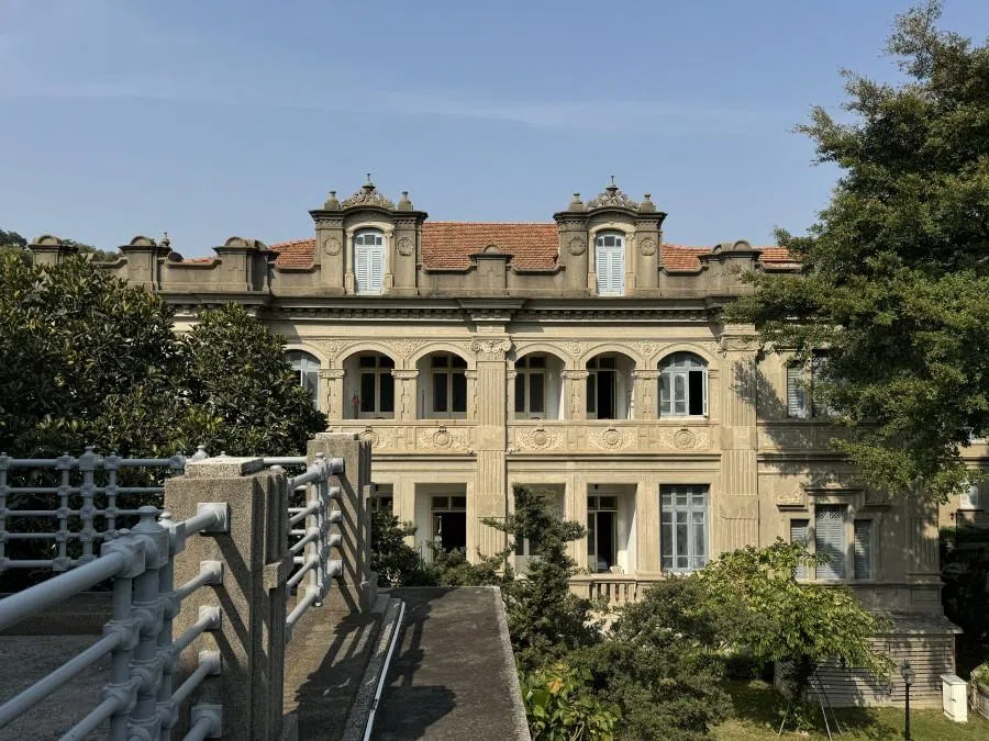 View of Oei Ik Tjoe’s Residence from its central block.