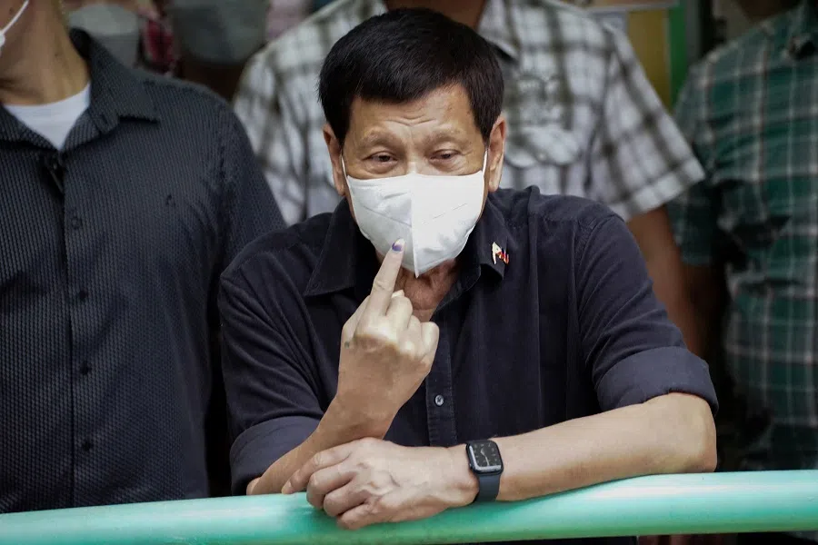 Philippine President Rodrigo Duterte displays indelible ink on his finger after casting his ballot in the presidential election at a polling precinct in Davao City, Mindanao, Philippines, on 9 May 2022. (Ferdinandh Cabrera/AFP)