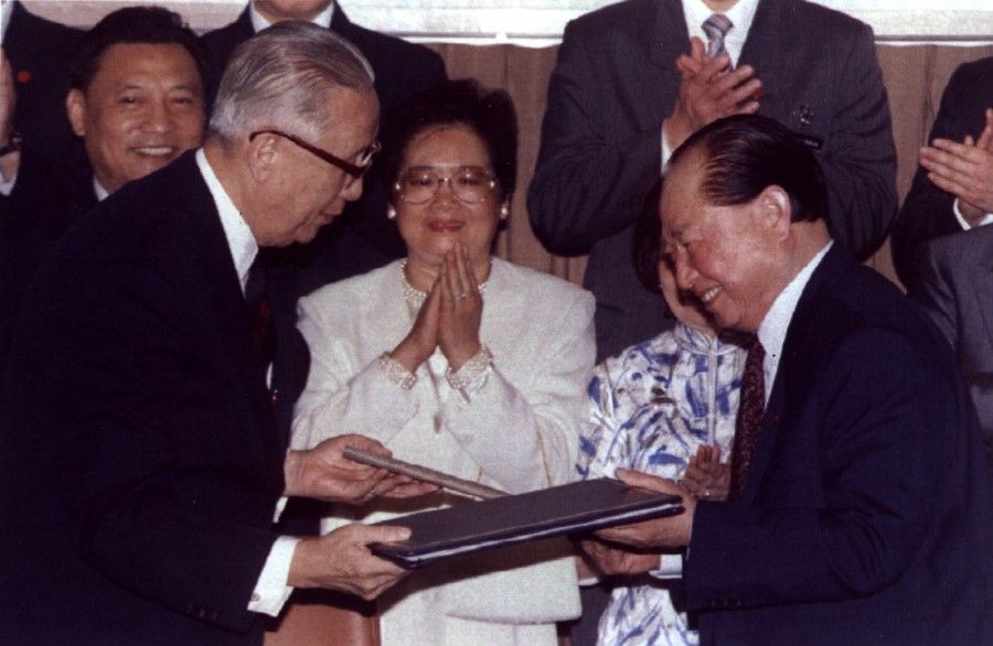 In 1993, representatives from Taiwan and mainland China held high-level talks in Singapore. Both sides recognised Taiwan and mainland China were "one China", but each had different interpretations of "one China". There were exchanges and cooperation under this consensus, resulting in peace on both sides of the Taiwan Strait.