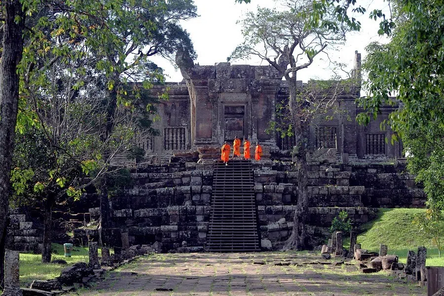 Buddhist monks visit the Preah Vihear temple on the border between Thailand and Cambodia, on 12 November 2013. (Samrang Pring/Reuters)