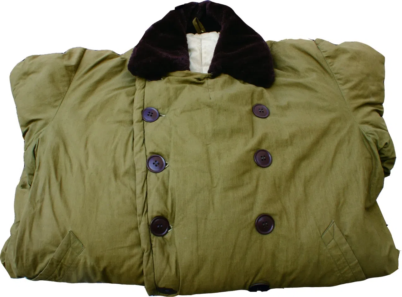 A cotton overcoat was a standard item for every youth dispatched to the farms. After returning to the cities, Qiu continued to keep this winter garment at the bottom of a chest and could not bear to discard it even after multiple relocations. (Photo: Qiu Yaotian)