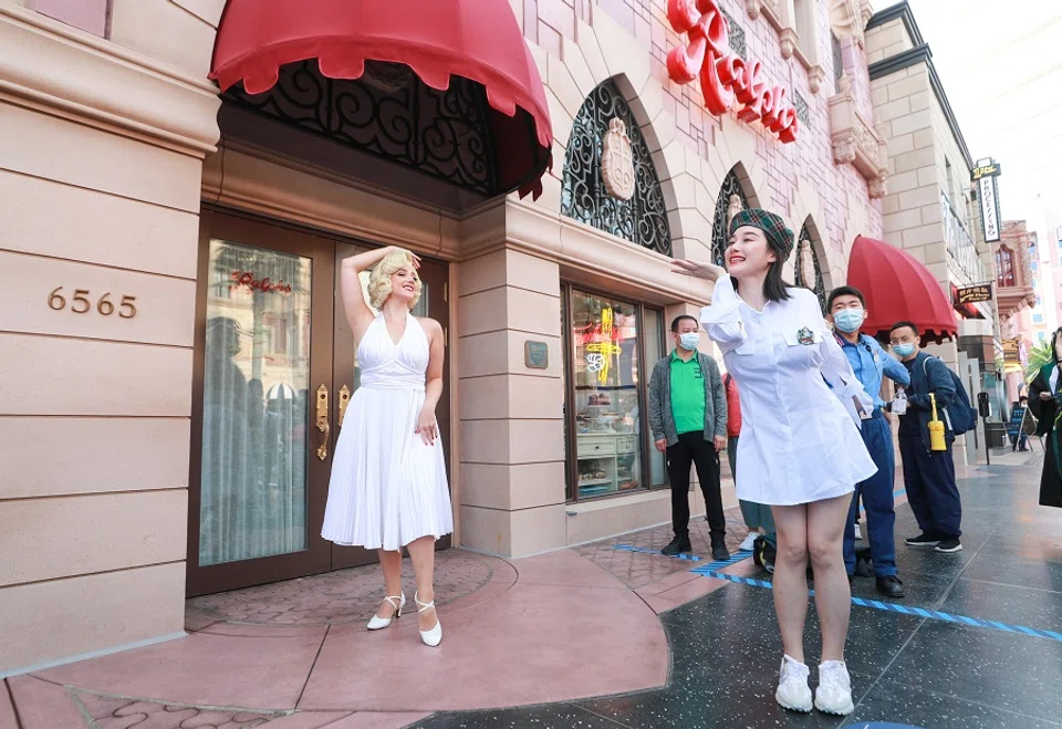 People pose for photos in front of a statue of American actress Marilyn Monroe Universal Studios Beijing, China, 21 September 2021. (CNS)