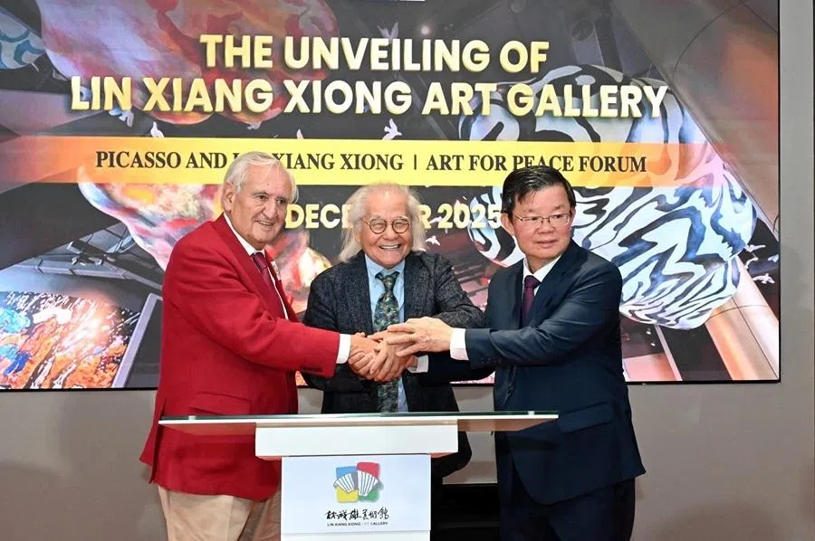 Located in Penang’s The Light Waterfront area, the eight-storey Lin Xiang Xiong Art Gallery dedicates five floors to exhibition space. More than 1,000 works from Lin’s collection rotate through the galleries.