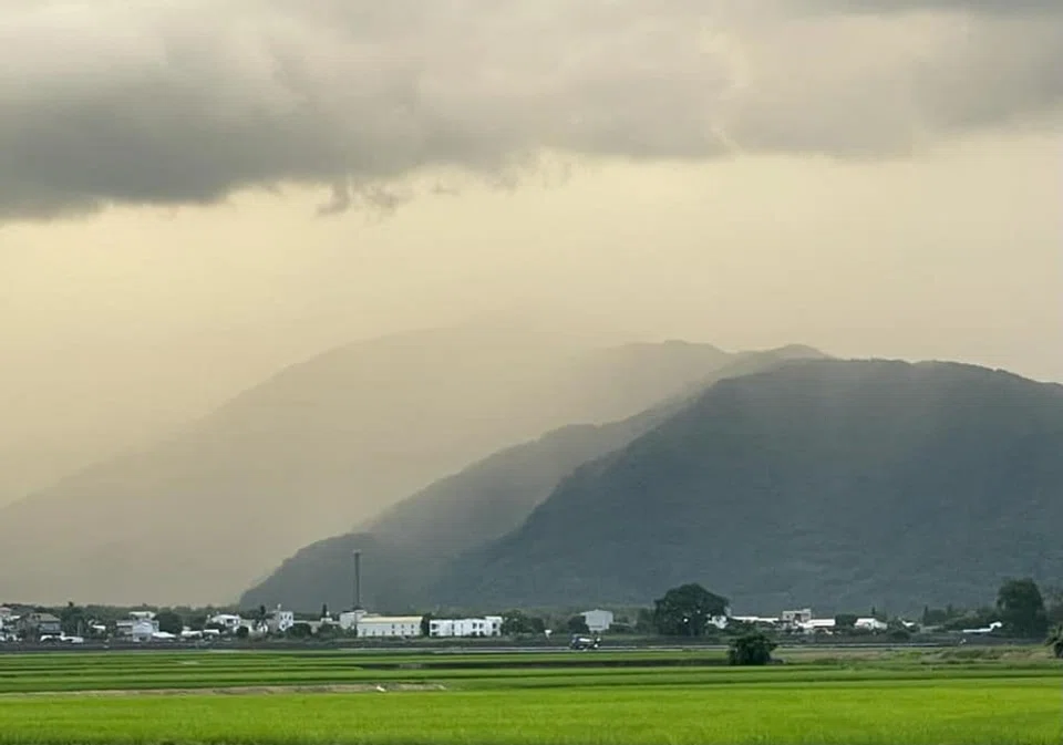 The silver grey skies of Chishang.