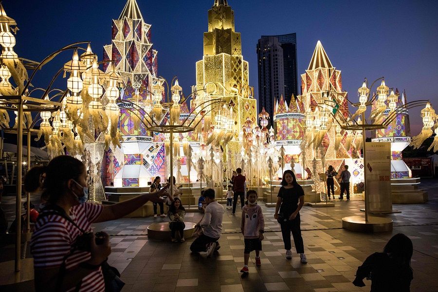 Shoppers gather next to an installation by the Iconsiam shopping mall in Bangkok on 16 November 2020. (Jack Taylor/AFP)