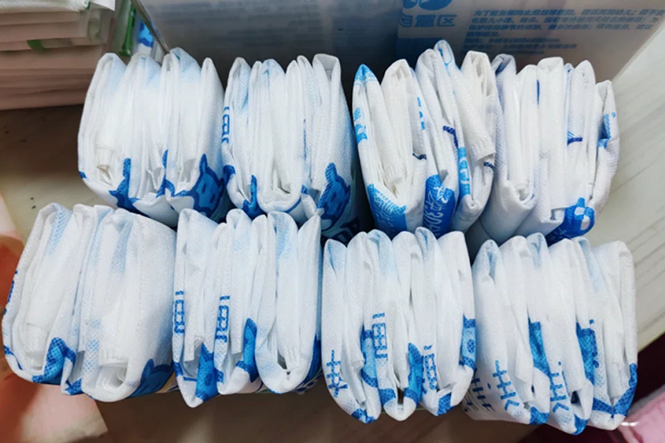 Li Jingjing’s collection of nonwoven bags. (Photo provided by interviewee)
