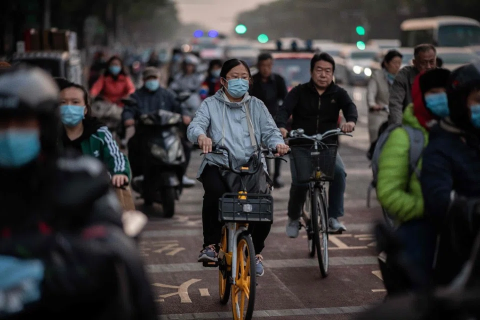 People wearing face masks as a preventive measure against the Covid-19 coronavirus commute during rush hour in Beijing on 15 October 2020. (Nicolas Asfouri/AFP)