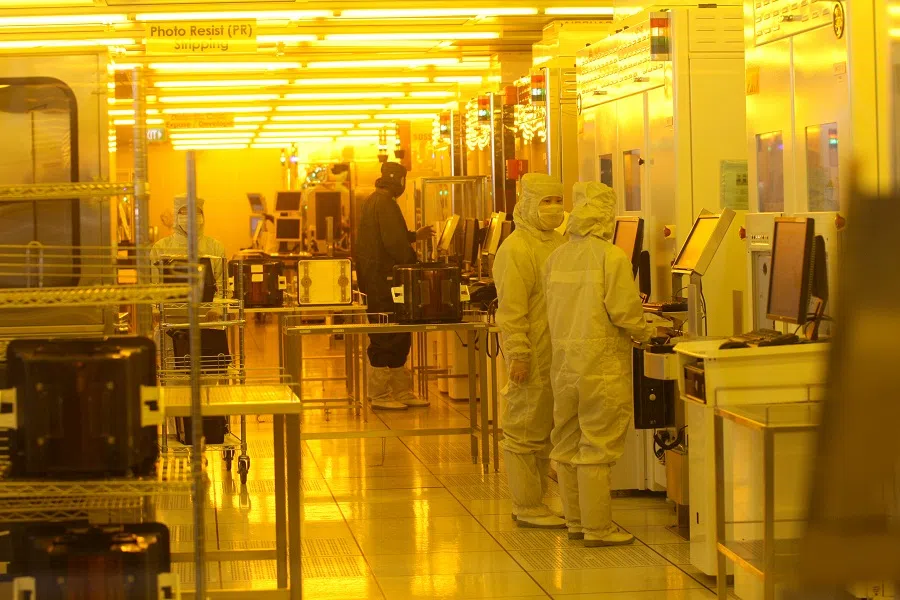 Employees at the production line of STATS ChipPAC, now a subsidiary of JCET. (SPH Media)