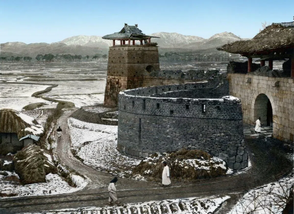 The gate of Suwon Fortress on the outskirts of Hanyang, now recognised as a World Architectural Heritage site, circa 1900.
