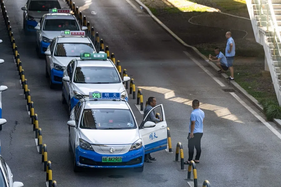 Taxis wait for fares outside the airport in Wuhan, China, on 21 July 2024. More than 500 electric robotaxis built by Baidu Inc. currently ply the city’s streets, with plans for an additional 1,000 to be deployed by year-end. (Qilai Shen/Bloomberg)