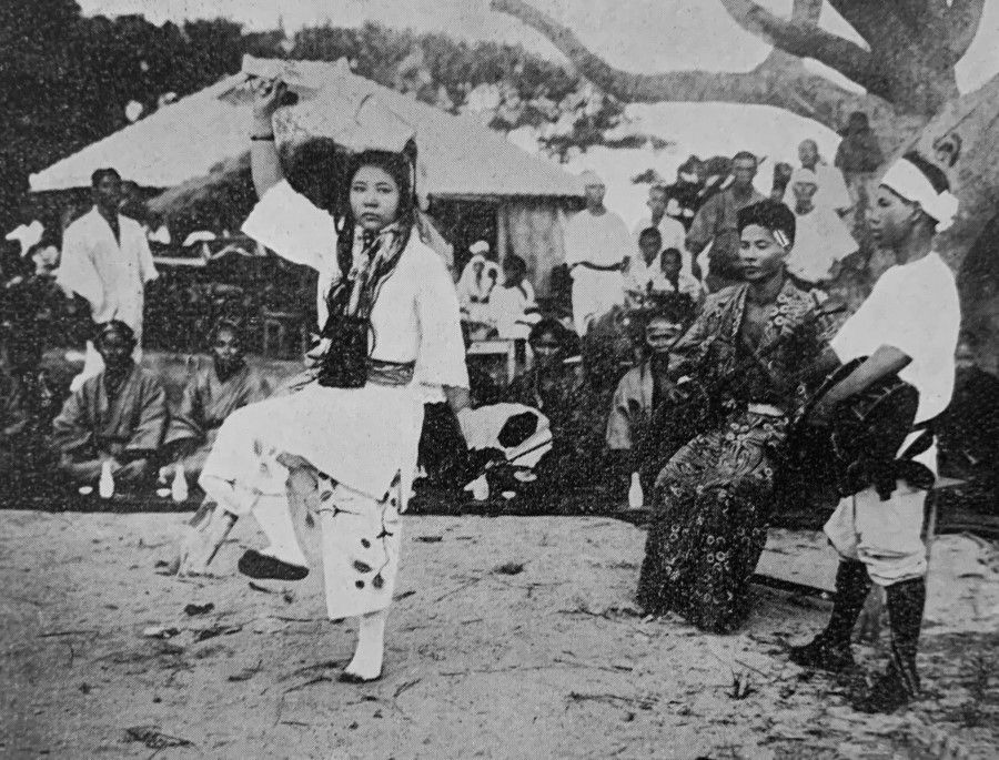 In the 1930s, despite the influence of the Japanese government's assimilation policies, the local ethnic dances of Okinawa still retained some of their distinctive features.