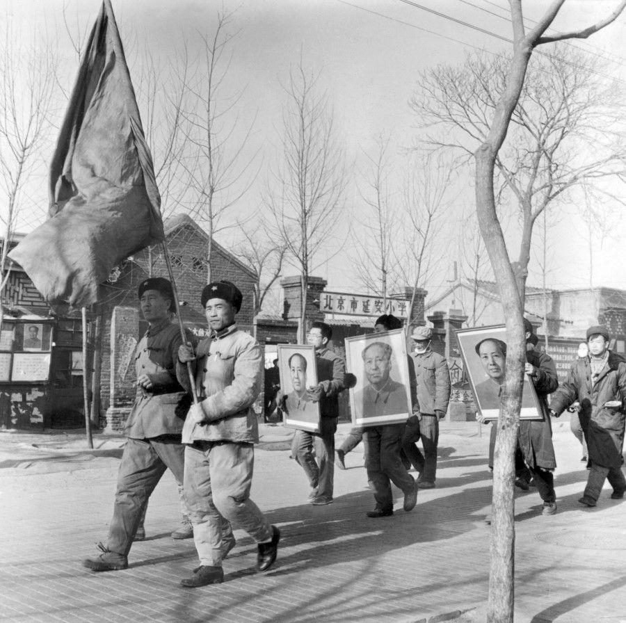 A small group of Chinese Red Guards shout slogans while parading with portraits of Mao Zedong, Chinese communist party leader and President of the Republic, 21 January 1967 in downtown Beijing, during the "Great Proletarian Cultural Revolution". (Jean Vincent/AFP)