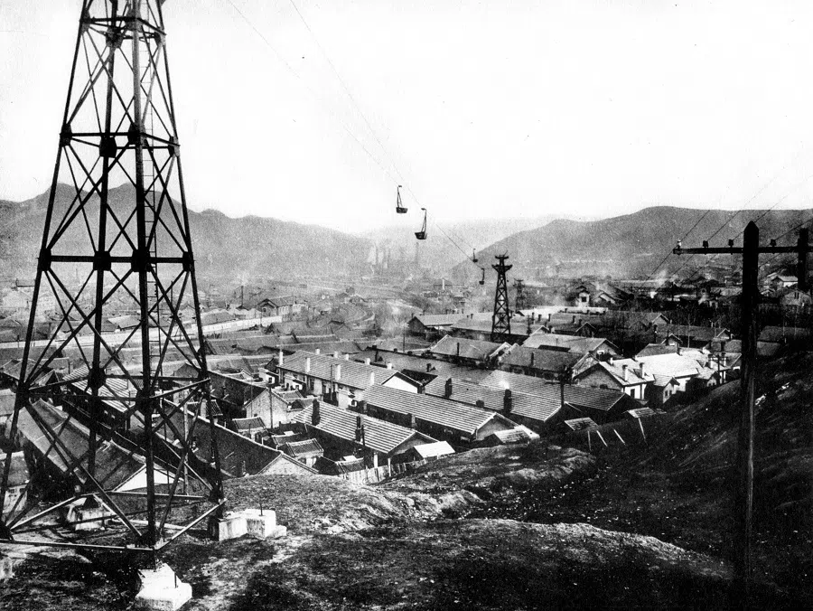 The Benxi Coal Mine Factory in northeast China, late 1930s. Northeast China was rich in coal and iron, making it the centre of China’s heavy industry.