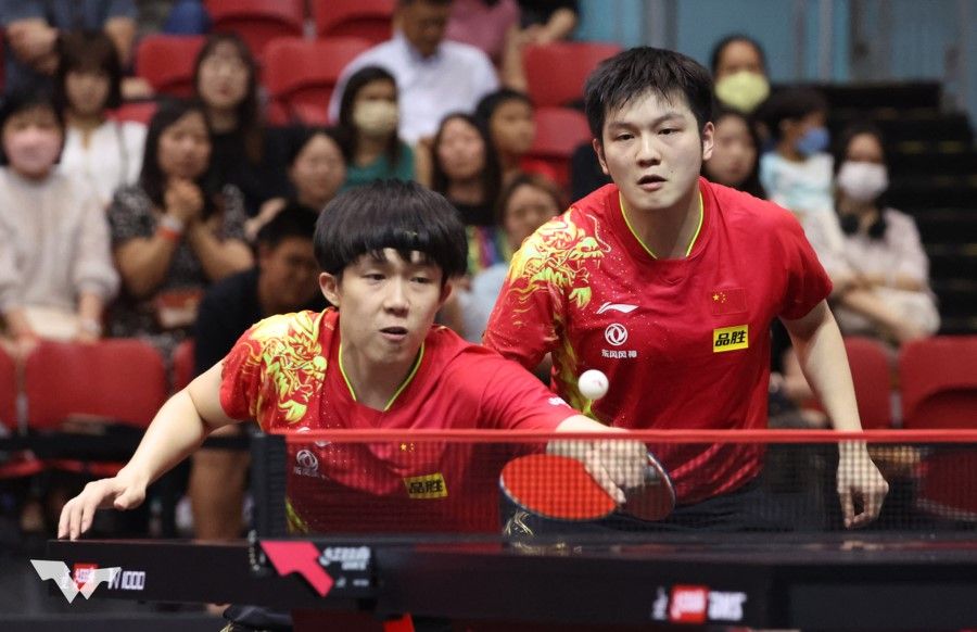 China's Fan Zhendong (right) and Wang Chuqin at the World Table Tennis Singapore Smash 2023, 17 March 2023. (SPH Media)