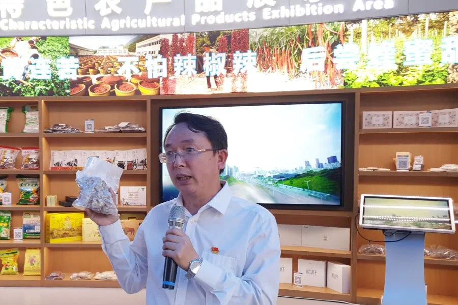 Yang Shiyou is the head of Shizhu's e-commerce industrial park and e-commerce association.