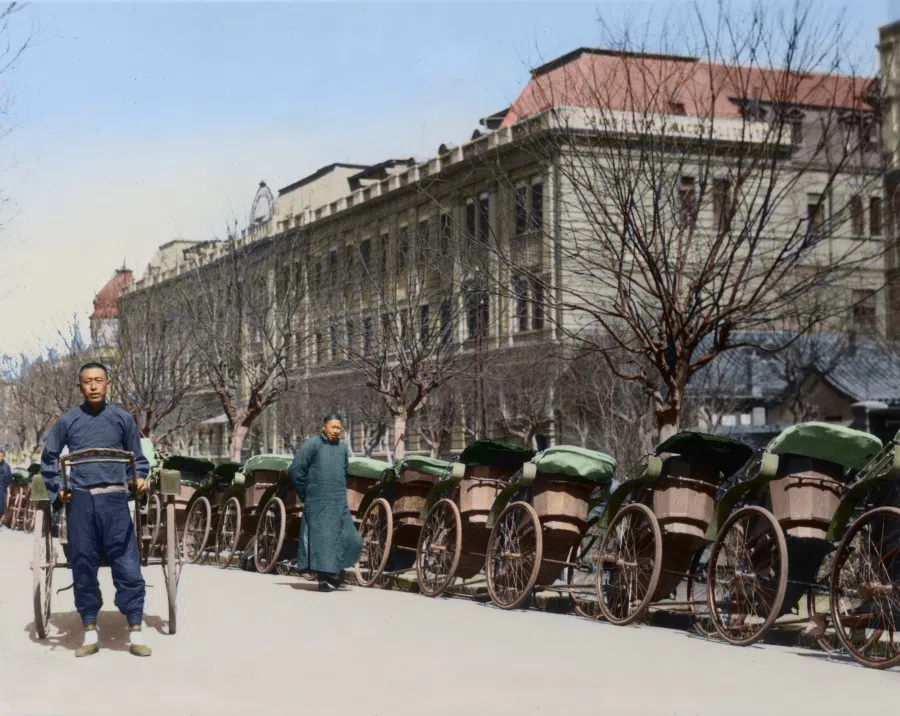 A Western-style hotel called the Grand Hotel des Wagon-Lits on the east side of the Jade River (玉河) in Beijing. It was built by a Belgian sleeping-car service company in 1901. The two-storey brick building is in the traditional European style, classic and imposing. In 1905, the hotel was rebuilt with funds from Britain, France, the US, Germany, Japan and Russia, and named the Six Nations Hotel (六国饭店). It had four storeys above ground and one level below, with over 200 rooms, making it the most luxurious hotel in Beijing and one of the city's tallest Western-style buildings at the time. The hotel was a gathering spot for envoys, officials and members of the upper class of various countries to stay, eat and entertain.